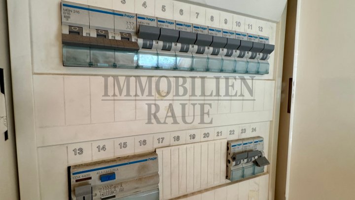 FAMILENFREUNDLICH UND EINZUGSBEREIT - FREIST. 1 FAM.-HAUS MIT GROSSEM GARTEN + 3 GARAGEN IN DUDWEILER