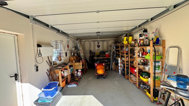 FAMILENFREUNDLICH UND EINZUGSBEREIT - FREIST. 1 FAM.-HAUS MIT GROSSEM GARTEN + 3 GARAGEN IN DUDWEILER