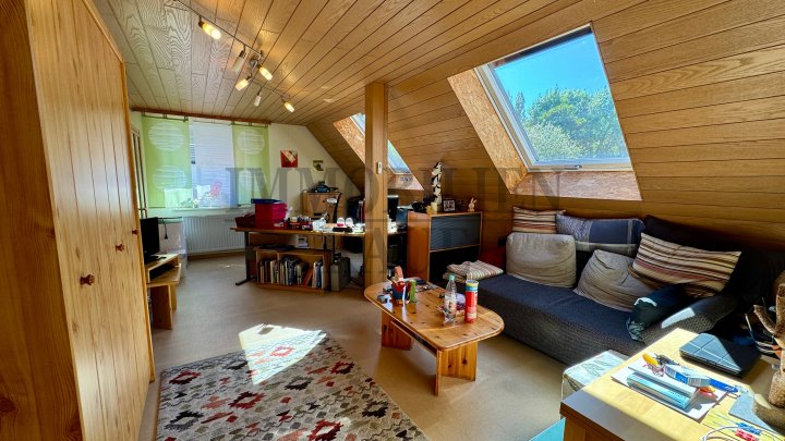 FAMILENFREUNDLICH UND EINZUGSBEREIT - FREIST. 1 FAM.-HAUS MIT GROSSEM GARTEN + 3 GARAGEN IN DUDWEILER