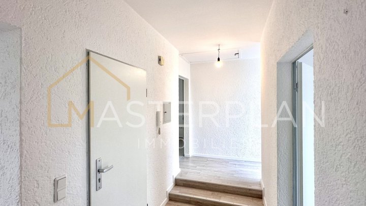 Renovierte Dachgeschosswohnung mit Dachterrasse und Garage
