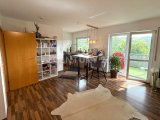 Essplatz und Ausgang zum riesigen Balkon