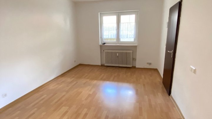 Renovierte 2-ZKB Single Wohnung mit EBK und Terrasse