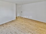Schlafzimmer mit Blick zur Tür