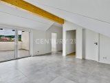 Wohn- / Essbereich mit Zugang zum Balkon