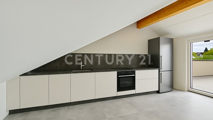 Modernes Wohnen trifft Dachgeschoss-Charme – exklusives Neubau-Highlight