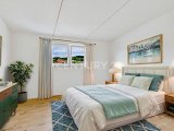 Schlafzimmer könnte so möbliert aussehen