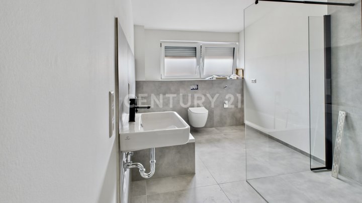 Wohnen unterm Dach mit Charme – Neubau-Highlight im Erstbezug in Schönenberg-Kübelberg