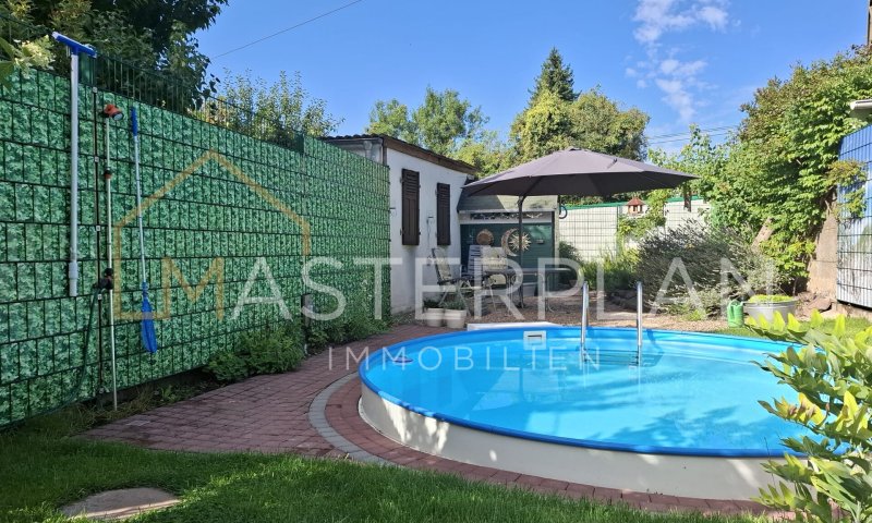 Charmantes Reihenmittelhaus mit Pool