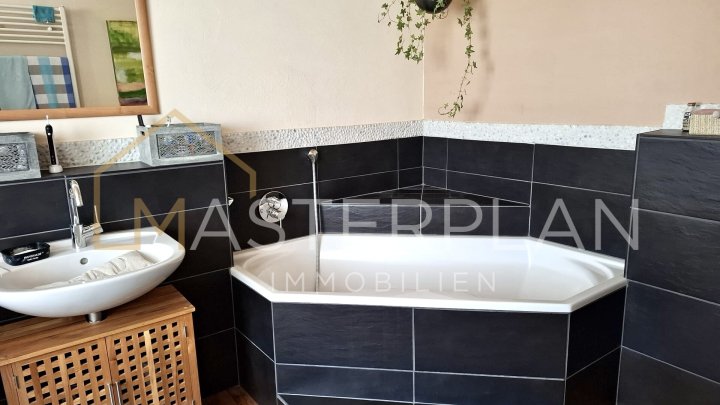 Charmantes Reihenmittelhaus mit Pool