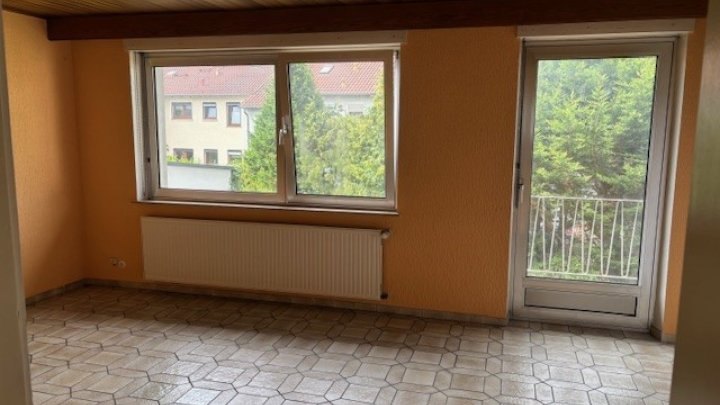 3-FH mit Garten und Garage in guter Lage von Sulzbach, teilvermietet