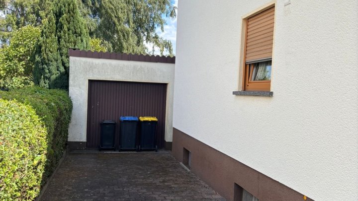 Großzügiges 1-2 Familienhaus und großem Grundstück in sehr ruhiger Lage von Schiffweiler