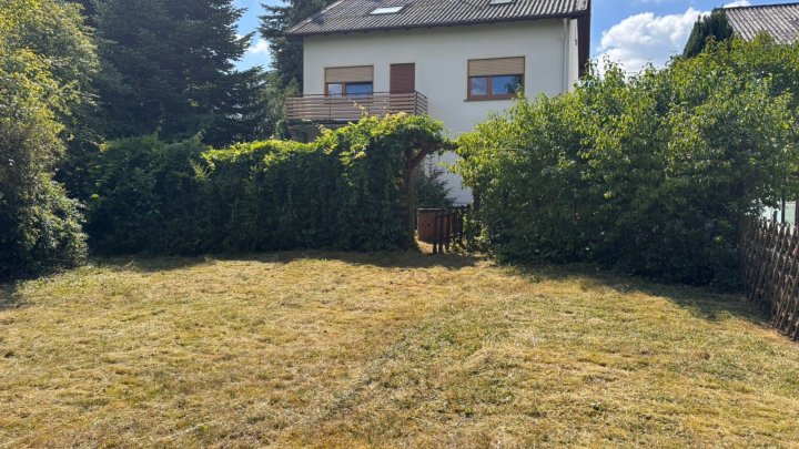 Großzügiges 1-2 Familienhaus und großem Grundstück in sehr ruhiger Lage von Schiffweiler