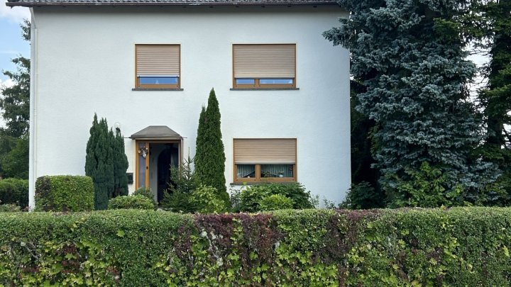 Großzügiges 1-2 Familienhaus und großem Grundstück in sehr ruhiger Lage von Schiffweiler