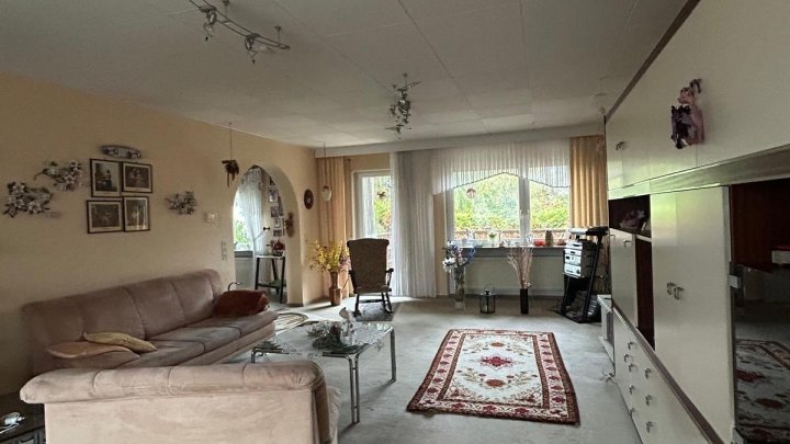 Großzügiges 1-2 Familienhaus und großem Grundstück in sehr ruhiger Lage von Schiffweiler