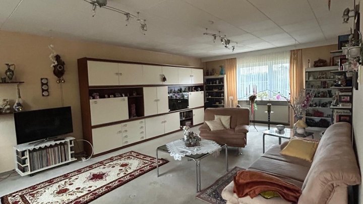 Großzügiges 1-2 Familienhaus und großem Grundstück in sehr ruhiger Lage von Schiffweiler