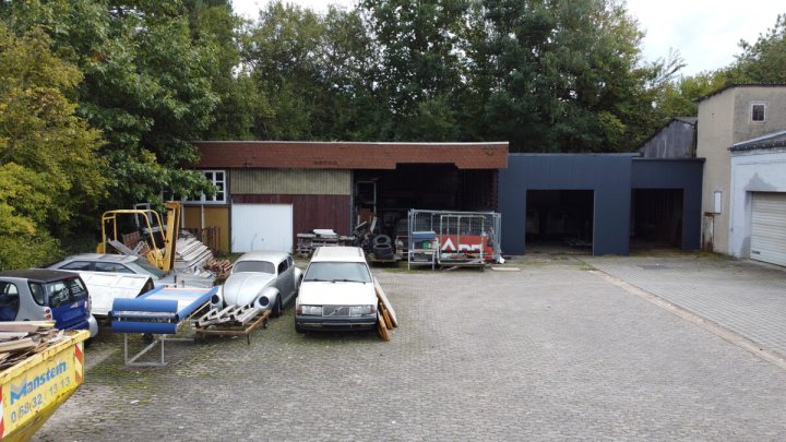 Wohn- und Gewerbeobjekt mit 4 Wohneinheiten und großen Hallenflächen