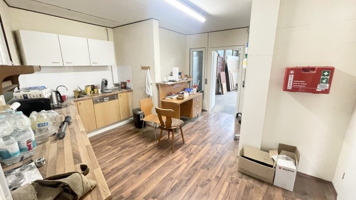 Wohn- und Gewerbeobjekt mit 4 Wohneinheiten und großen Hallenflächen