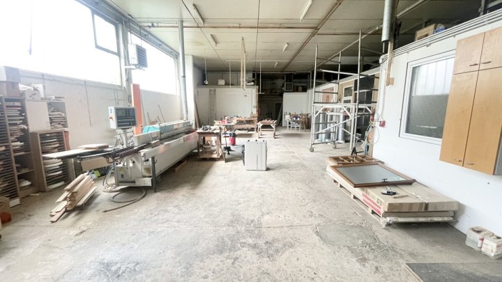 Wohn- und Gewerbeobjekt mit 4 Wohneinheiten und großen Hallenflächen