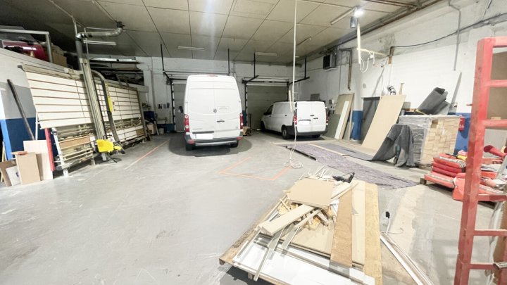 Wohn- und Gewerbeobjekt mit 4 Wohneinheiten und großen Hallenflächen