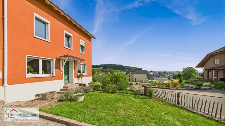 GEPFLEGTES EINFAMILIENHAUS MIT GARTEN,SCHEUNE UND VIEL PLATZ IN RUHIGER LAGE