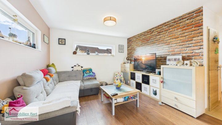 SOFORT FREI! GRENZNÄHE: JUNGES WOHNHAUS MIT GARAGEN & GARTEN IN TOP LAGE