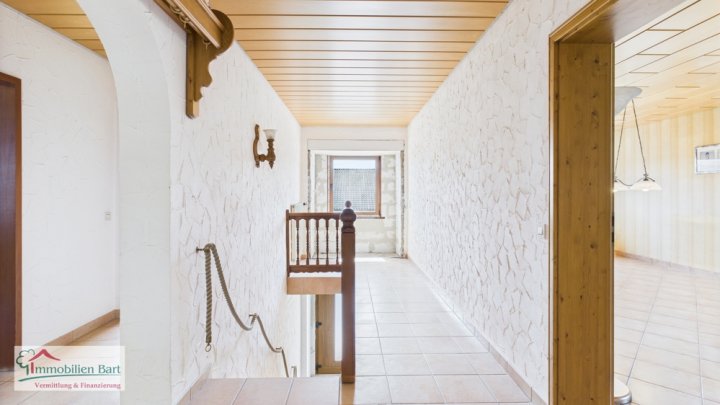 SCHMELZ-HÜTTERSDORF: WOHNHAUS IN RUHIGER LAGE MIT GROSSEM GARTEN!