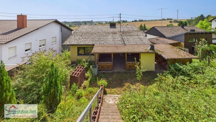 SCHMELZ-HÜTTERSDORF: WOHNHAUS IN RUHIGER LAGE MIT GROSSEM GARTEN!