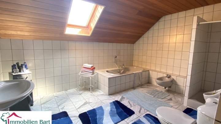 TIERFREUNDE AUFGEPASST! WOHNHAUS (200 M² WFL.) AUF 34 AR!