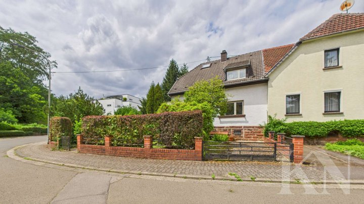 Doppelhaushälfte mit großem Garten, Grillhütte & Baugrundstück – seltene Gelegenheit!