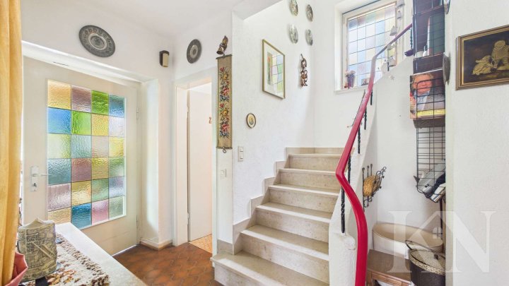 Doppelhaushälfte mit großem Garten, Grillhütte & Baugrundstück – seltene Gelegenheit!