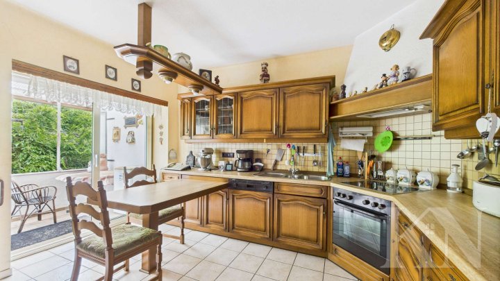 Doppelhaushälfte mit großem Garten, Grillhütte & Baugrundstück – seltene Gelegenheit!