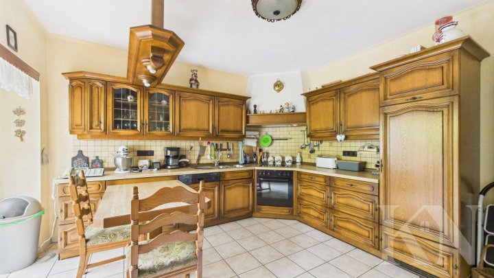 Doppelhaushälfte mit großem Garten, Grillhütte & Baugrundstück – seltene Gelegenheit!