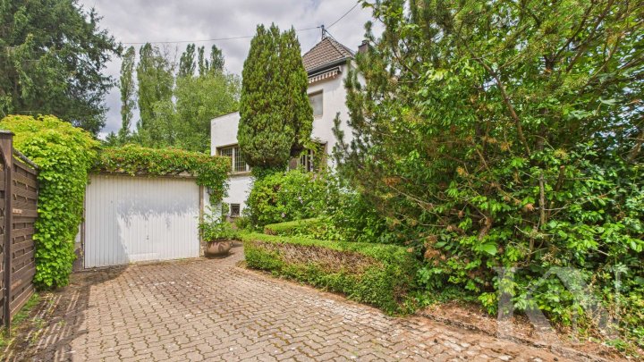 Doppelhaushälfte mit großem Garten, Grillhütte & Baugrundstück – seltene Gelegenheit!