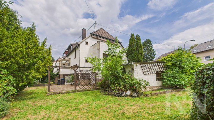 Doppelhaushälfte mit großem Garten, Grillhütte & Baugrundstück – seltene Gelegenheit!