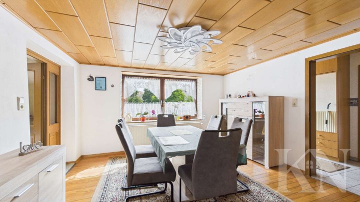 Mehrfamilienhaus mit großem Potenzial in Gersheim – PV-Anlage und separate Scheune