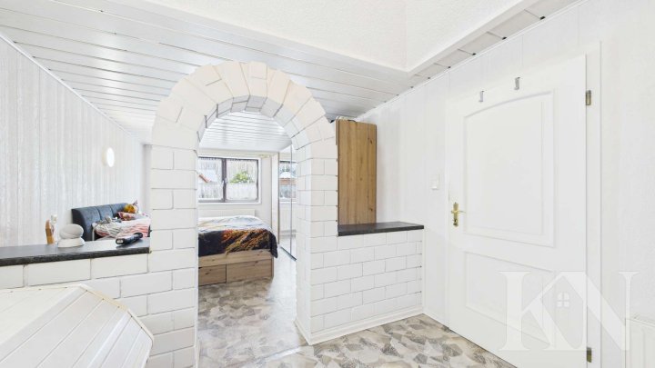 Mehrfamilienhaus mit großem Potenzial in Gersheim – PV-Anlage und separate Scheune