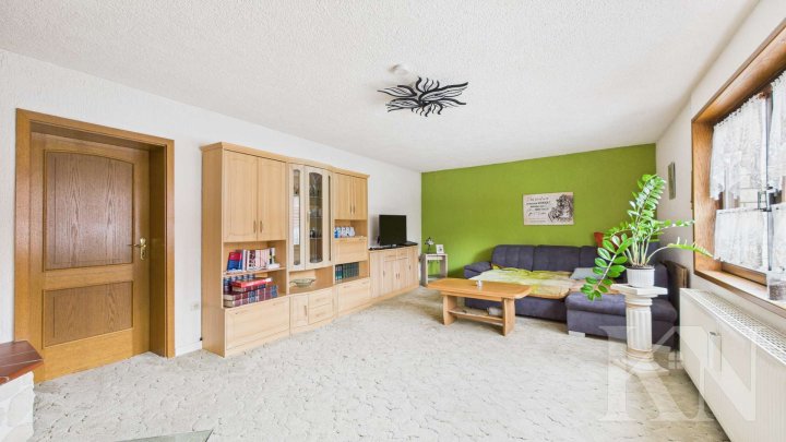 Mehrfamilienhaus mit großem Potenzial in Gersheim – PV-Anlage und separate Scheune