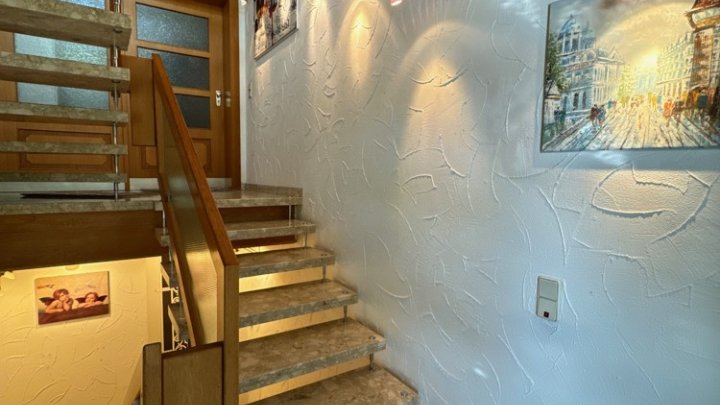 Sehr gepflegtes 2-Familienhaus mit Gartenparadies + Garage