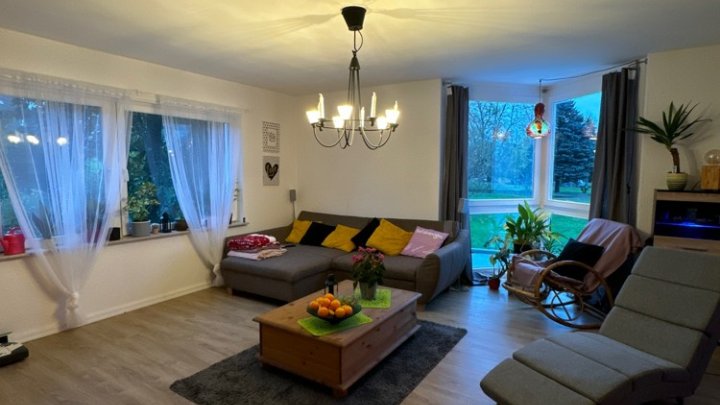 Sehr gepflegtes 2-Familienhaus mit Gartenparadies + Garage