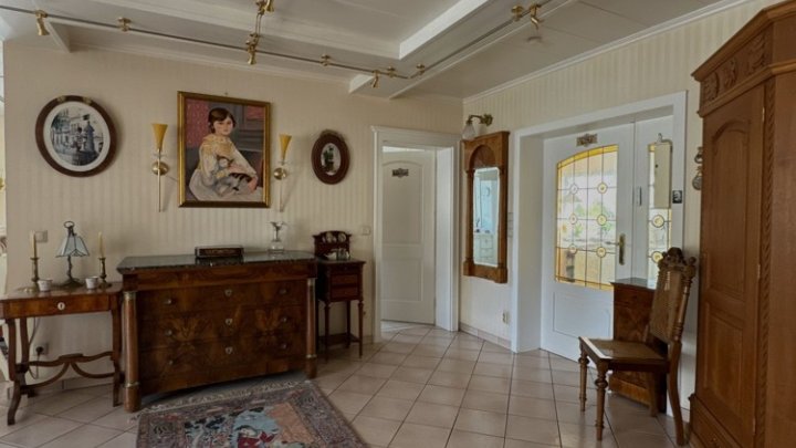 Sehr gepflegtes 2-Familienhaus mit Gartenparadies + Garage