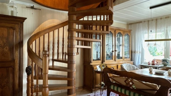 Sehr gepflegtes 2-Familienhaus mit Gartenparadies + Garage