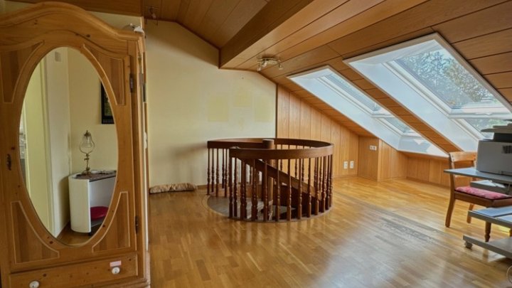 Sehr gepflegtes 2-Familienhaus mit Gartenparadies + Garage