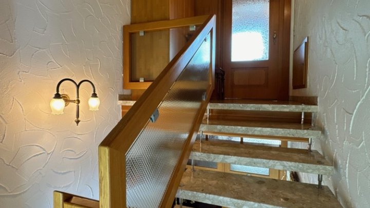 Sehr gepflegtes 2-Familienhaus mit Gartenparadies + Garage