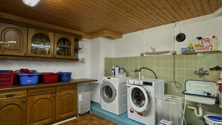 Sehr gepflegtes 2-Familienhaus mit Gartenparadies + Garage