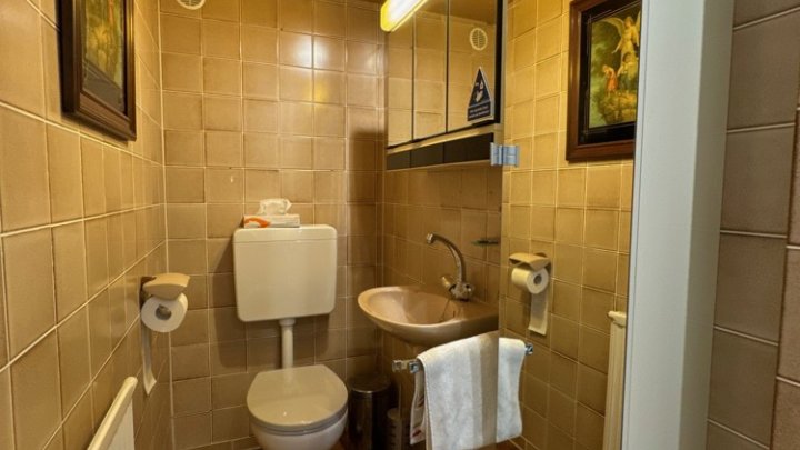 Sehr gepflegtes 2-Familienhaus mit Gartenparadies + Garage