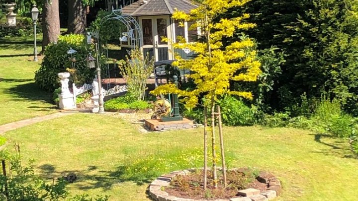 Sehr gepflegtes 2-Familienhaus mit Gartenparadies + Garage