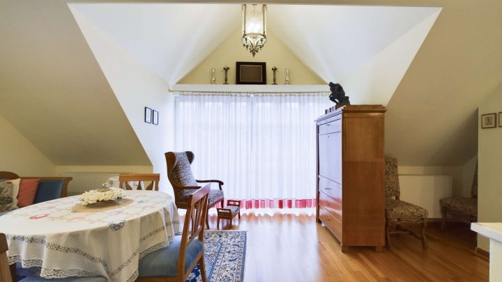 Charmantes Haus – ideal für Singles oder Paare - mit Garten, Terrasse, Balkon und Stellplatz