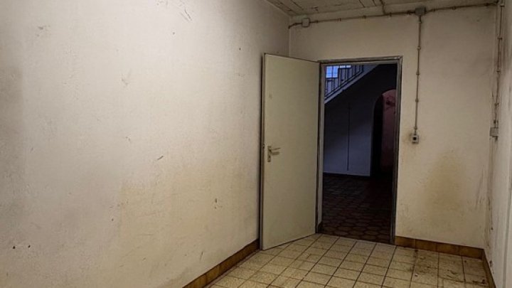 Freistehendes Einfamilienhaus mit ELW, Garten und 2 Garagen