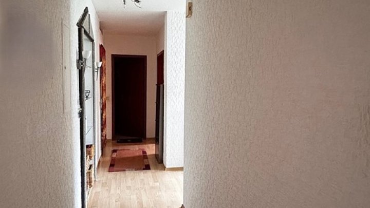 Freistehendes Einfamilienhaus mit ELW, Garten und 2 Garagen