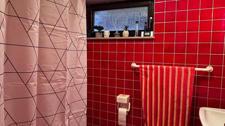 Freistehendes Einfamilienhaus mit ELW, Garten und 2 Garagen